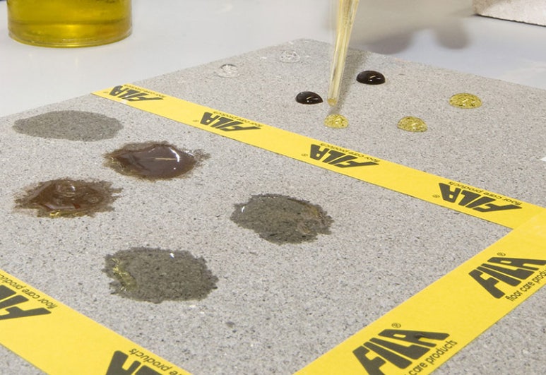 천연석 및 대리석 전용 보호제로 주방 상판과 테이블 상을 보호하는 방법