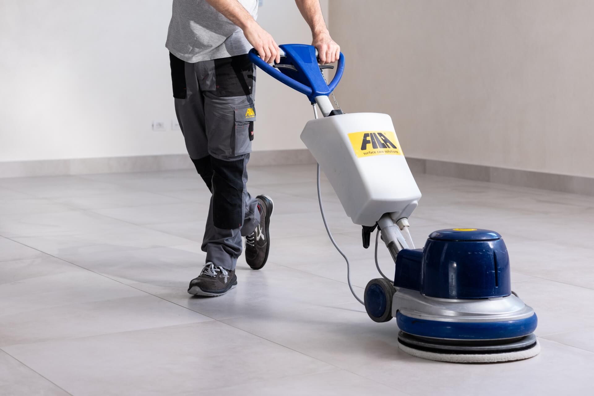 업무 종료 시 깨끗하게 마스터하기: 도자기 타일과 행복한 고객을 유지하는 비결