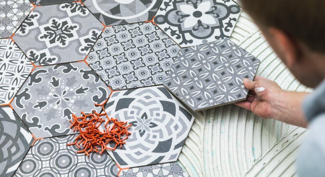 Encaustic Tiles에 대한 확실한 가이드 | 청소, 유지 관리 및 보호 조언